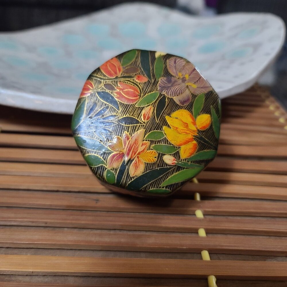Hand Painted Lacquerware Trinket Box W/ Lid Kashmir India Black & Floral Pattern